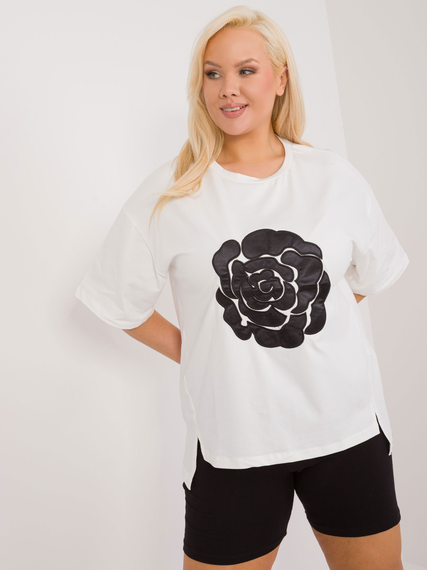 Bílé tričko s aplikací květiny --FA-BZ-9325.59-white Velikost: ONE SIZE