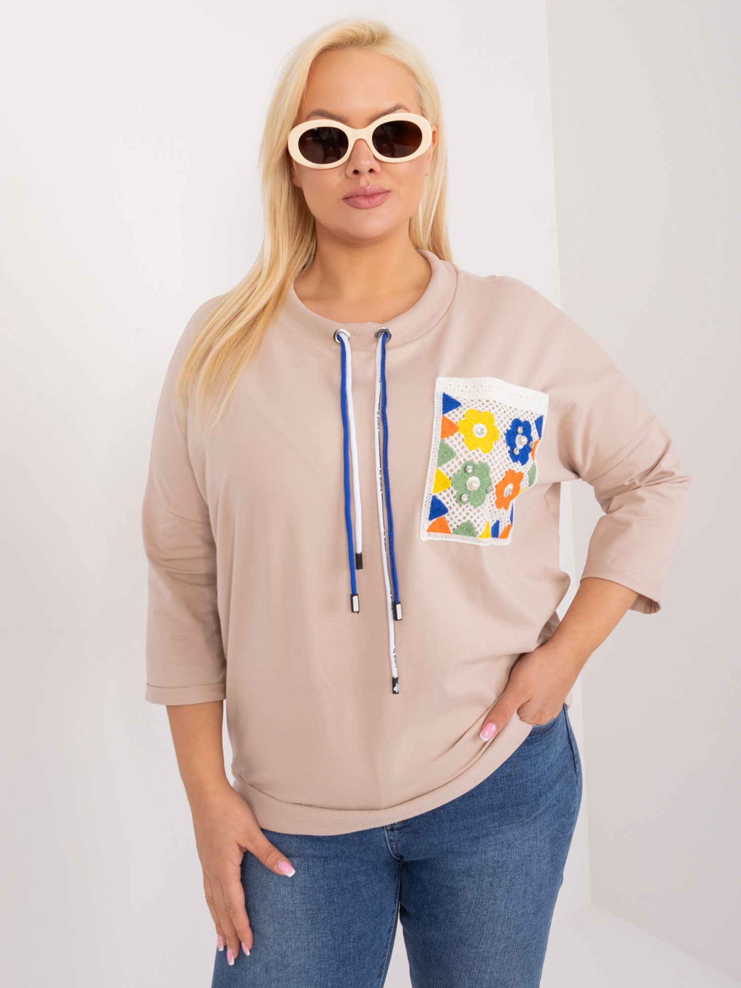 BÉŽOVÁ HALENKA S HÁČKOVANOU KVĚTINOVOU KAPSOU -RV-BZ-9551.35-BEIGE Velikost: ONE SIZE