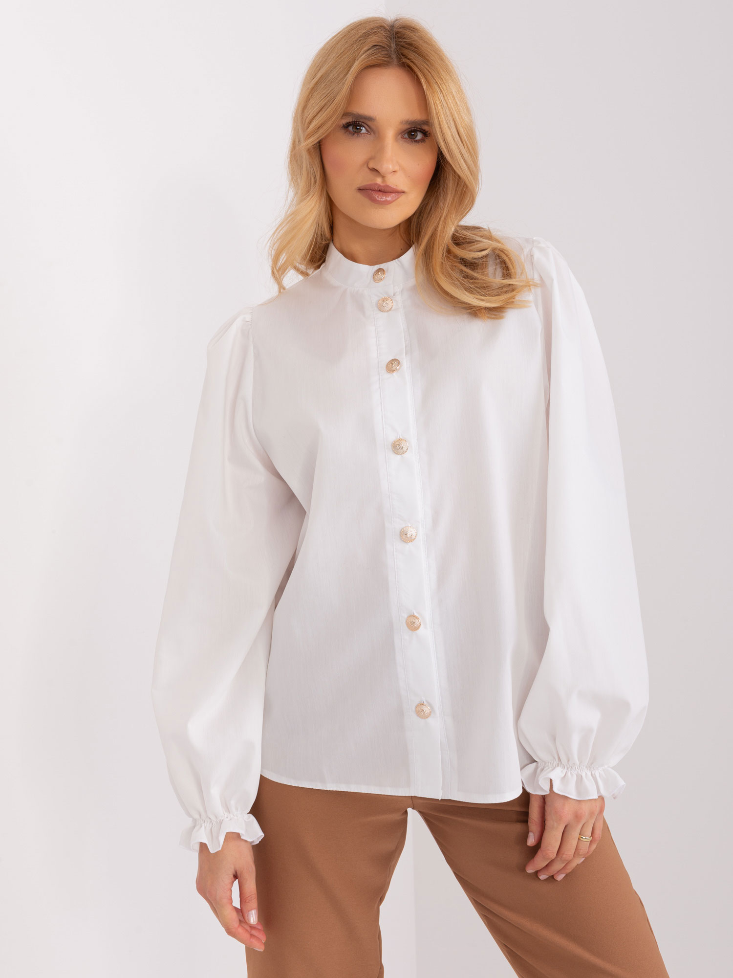 Bílá košile s nabíranými rukávy LK-KS-509484.87-ecru Velikost: S/M