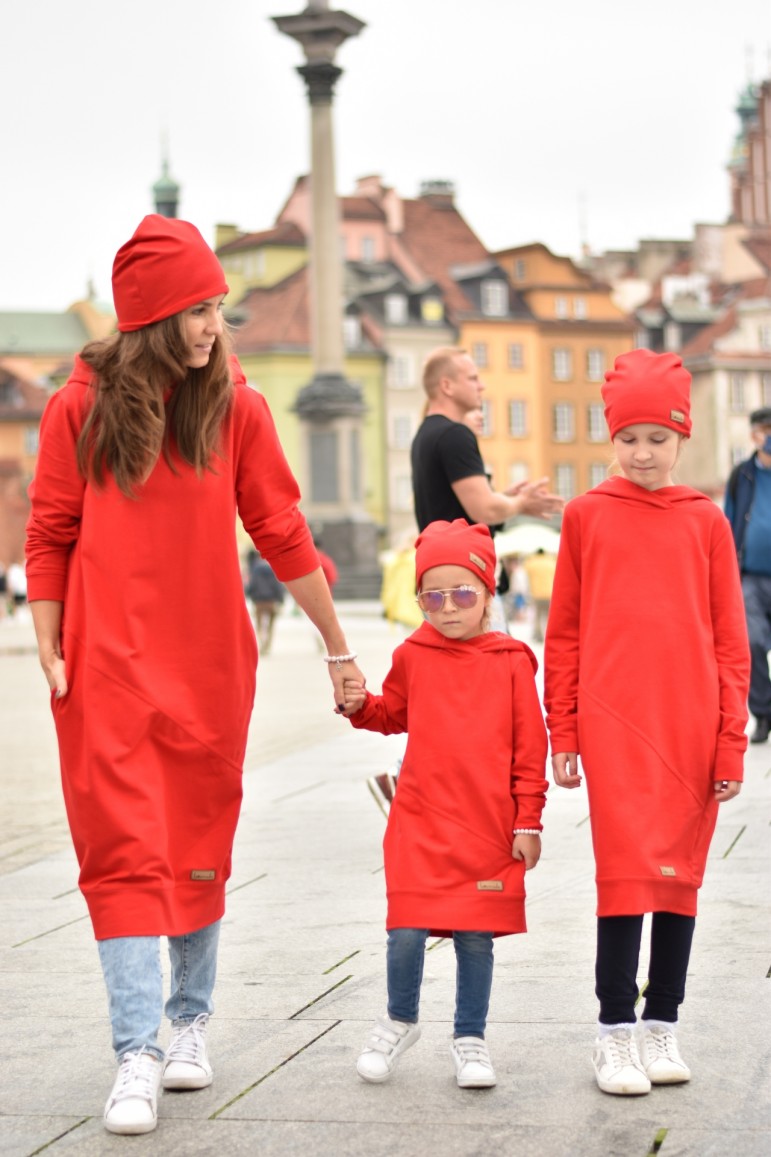 Souprava červených dlouhých mikinových šatů pro maminku a dceru Velikost dítě 1: 80/86, Velikost dospělý: L/XL
