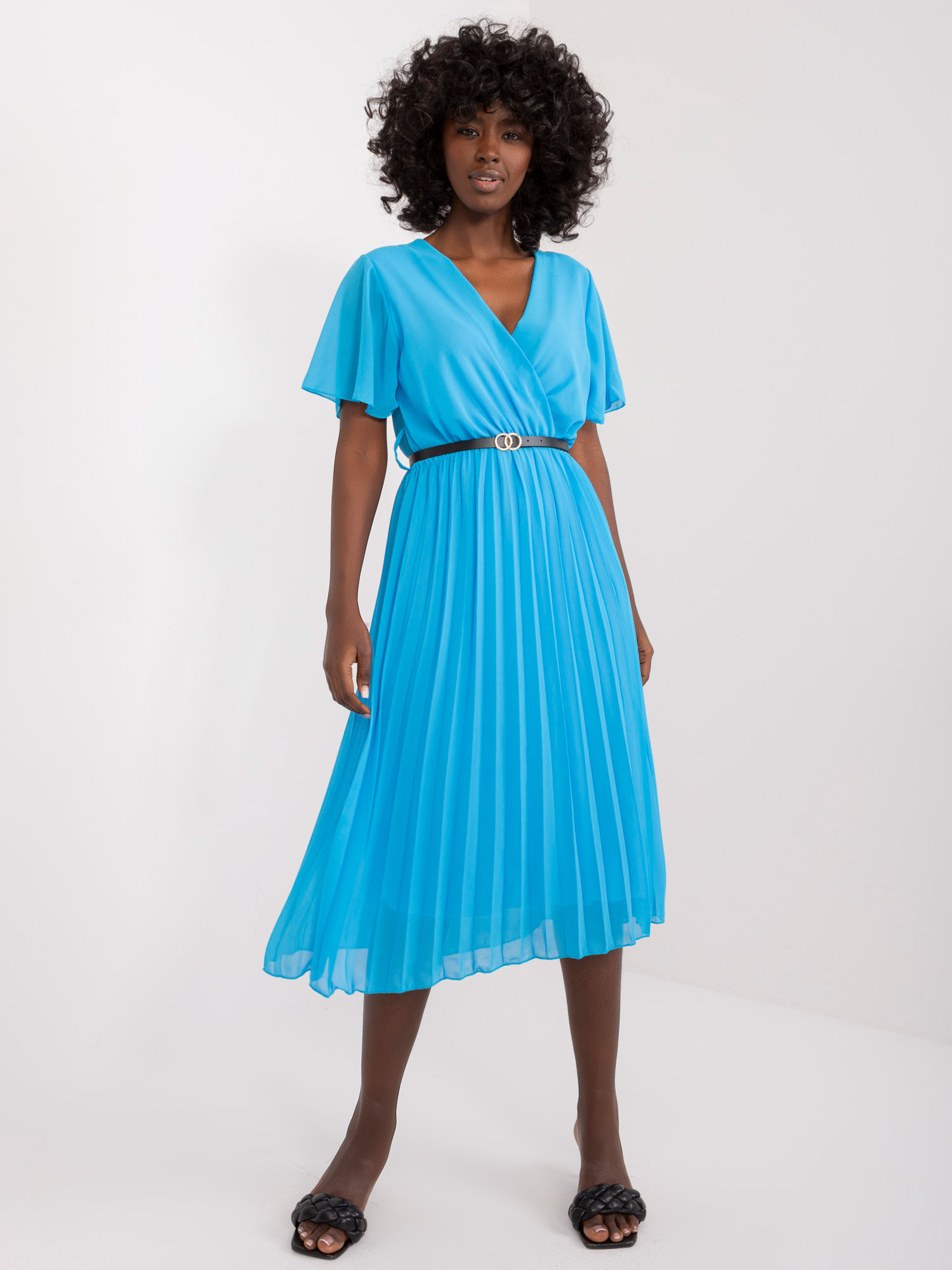 Modré plisované midi šaty s páskem -DHJ-SK-13162-1.60-niebieski Velikost: ONE SIZE