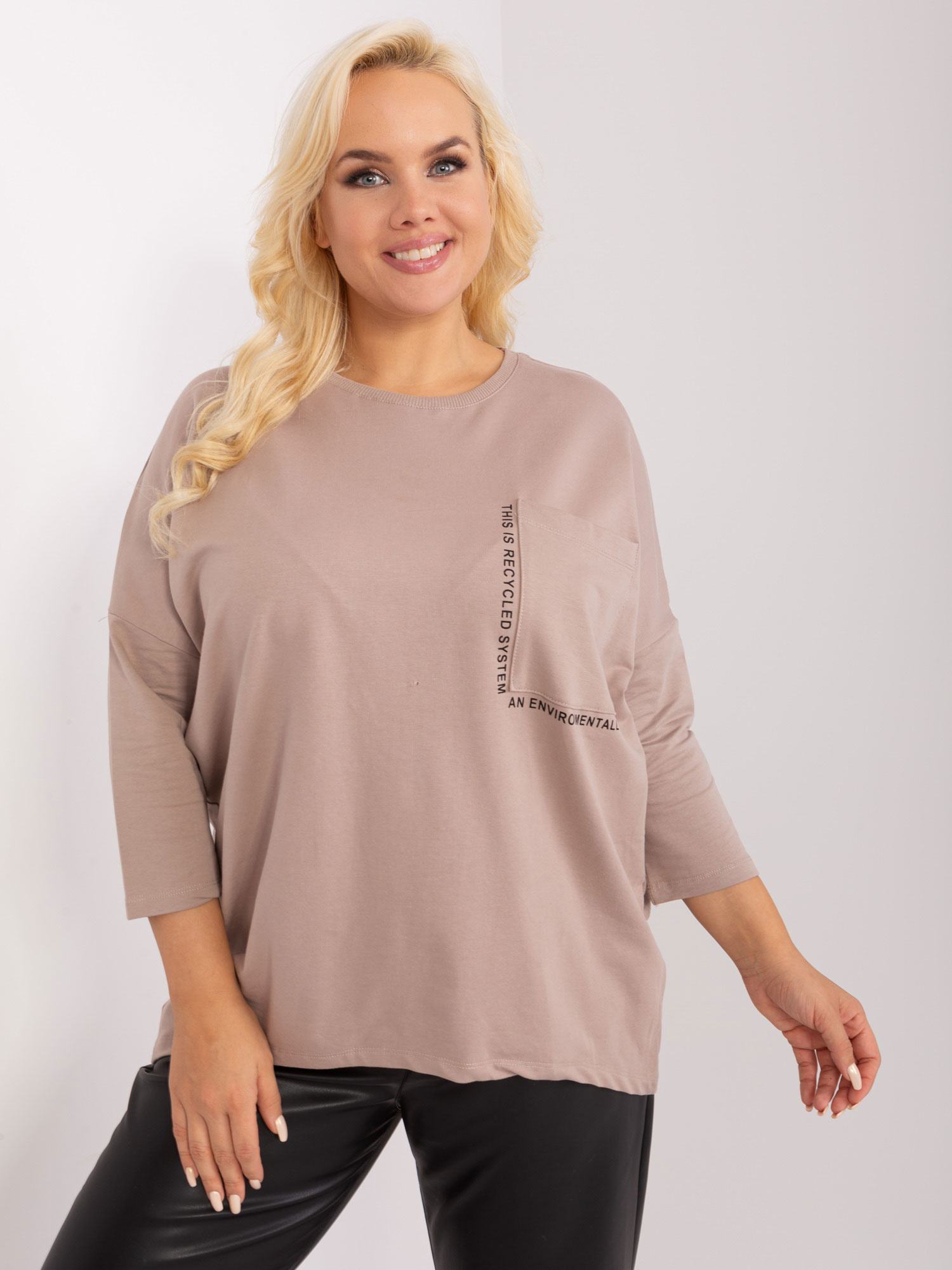 TMAVĚ BÉŽOVÁ VOLNÁ ASYMETRICKÁ HALENKA S KAPSIČKOU RV-BZ-9088.53P-DARK BEIGE Velikost: ONE SIZE