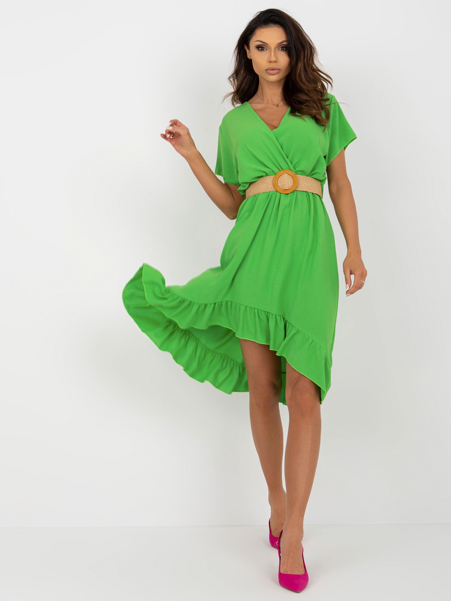 Světle zelené midi šaty s asymetrickým střihem a volánky -DHJ-SK-8358.19-ligth green Velikost: ONE SIZE