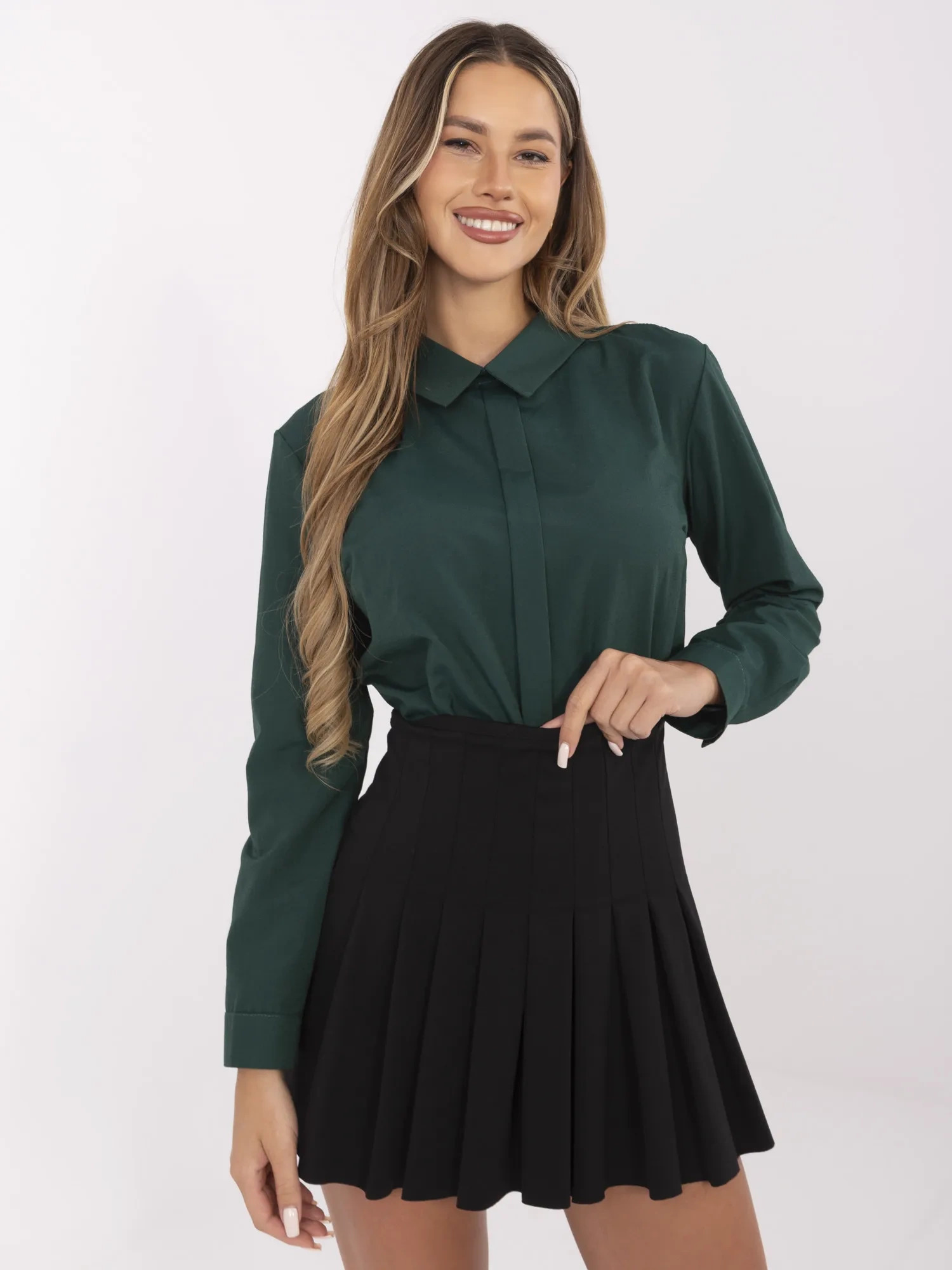 Tmavě zelená dámská elegantní bavlněná košile s límečkem (Velikost S)