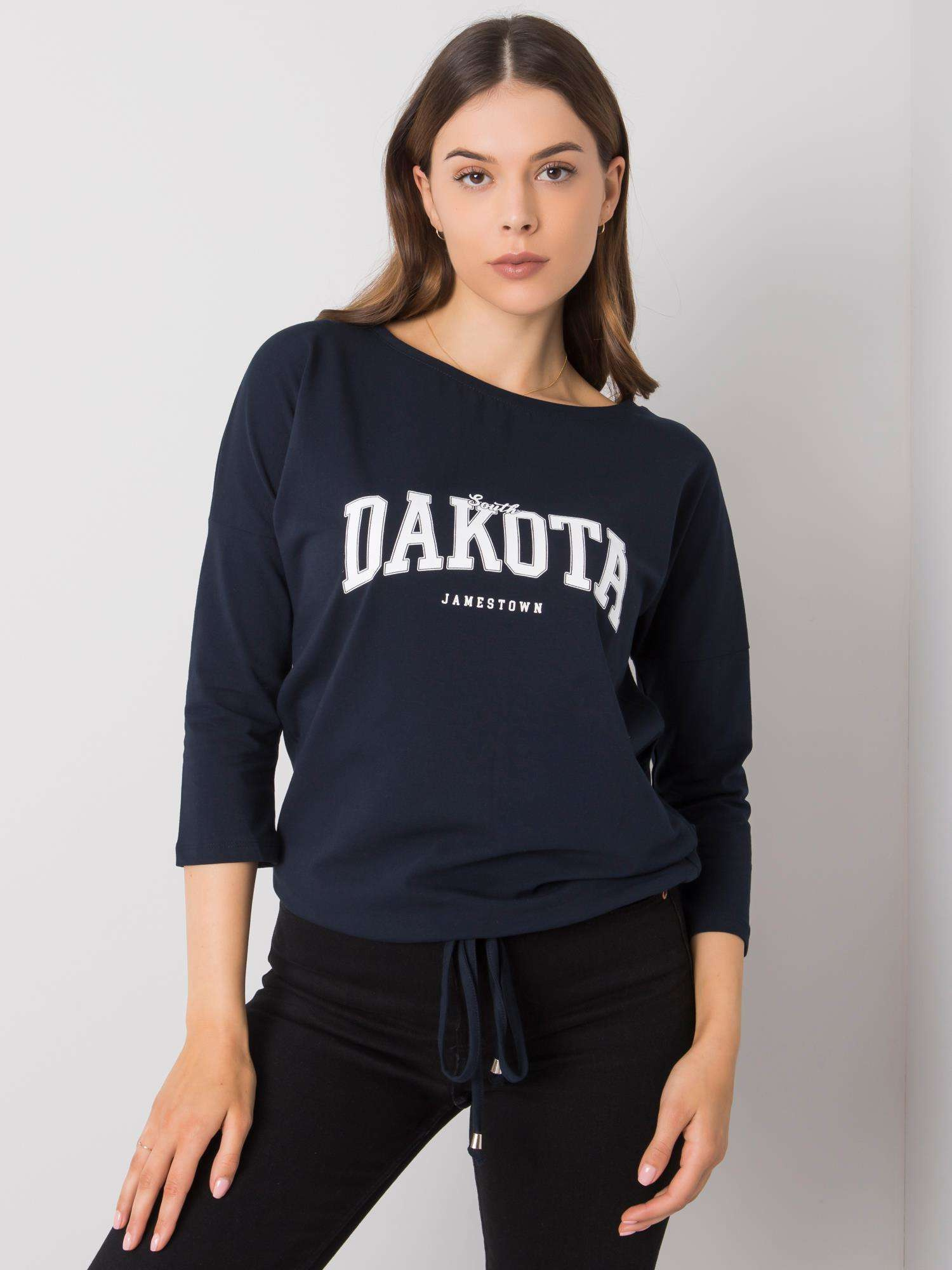 Tmavě modré dámské tričko s nápisem DAKOTA (Velikost S)
