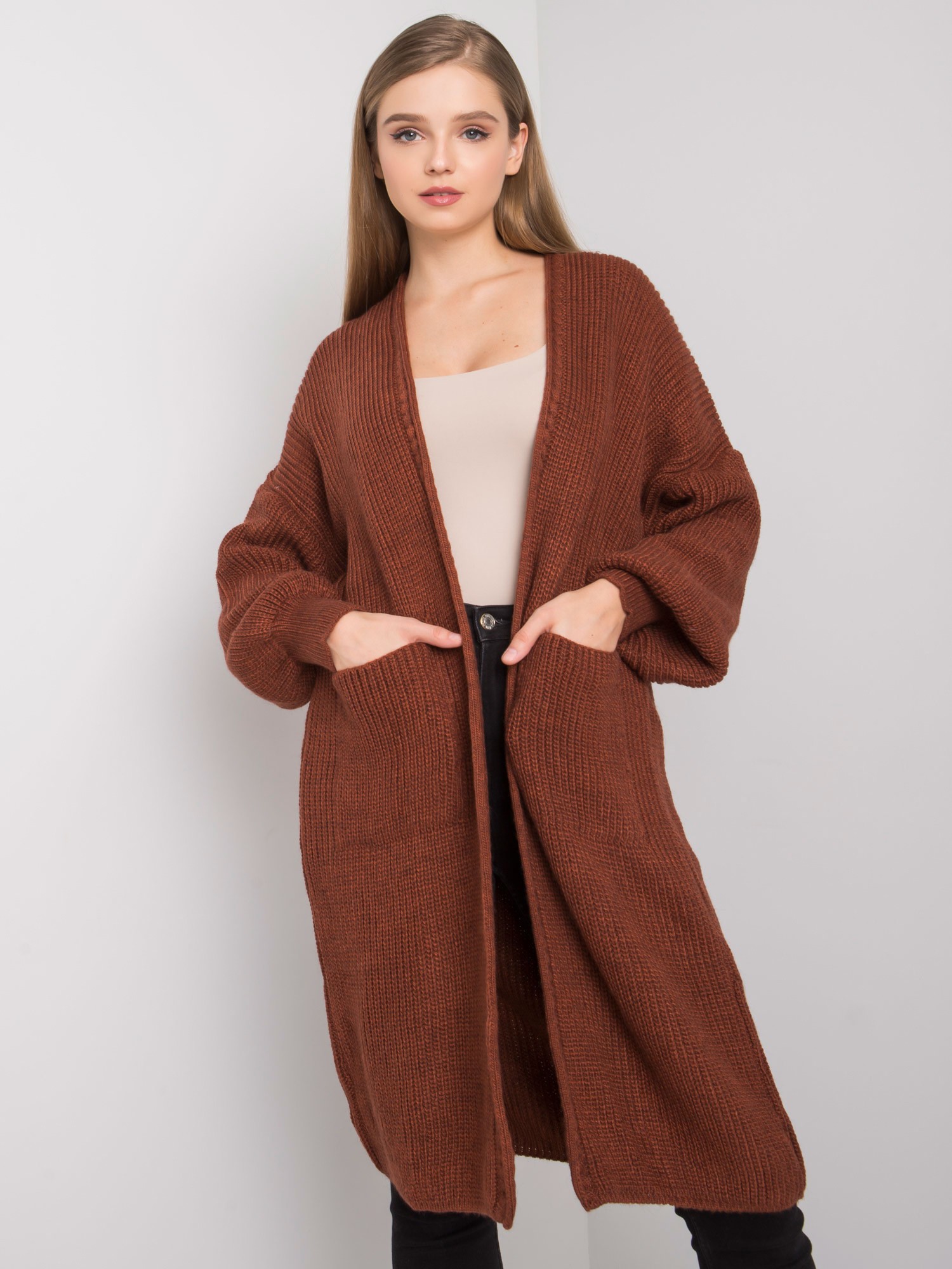 HNĚDÝ DLOUHÝ TEPLÝ SVETR IZZIE -LC-NA-006-1.10-BROWN Velikost: ONE SIZE