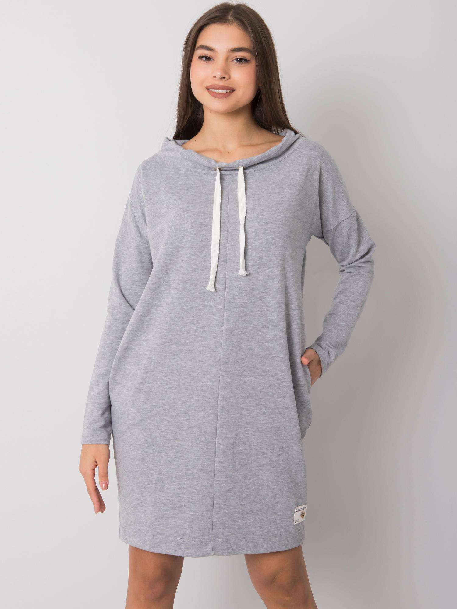 SVĚTLE ŠEDÉ DÁMSKÉ MIKINOVÉ ŠATY RV-SK-7160.43P-GRAY Velikost: S/M