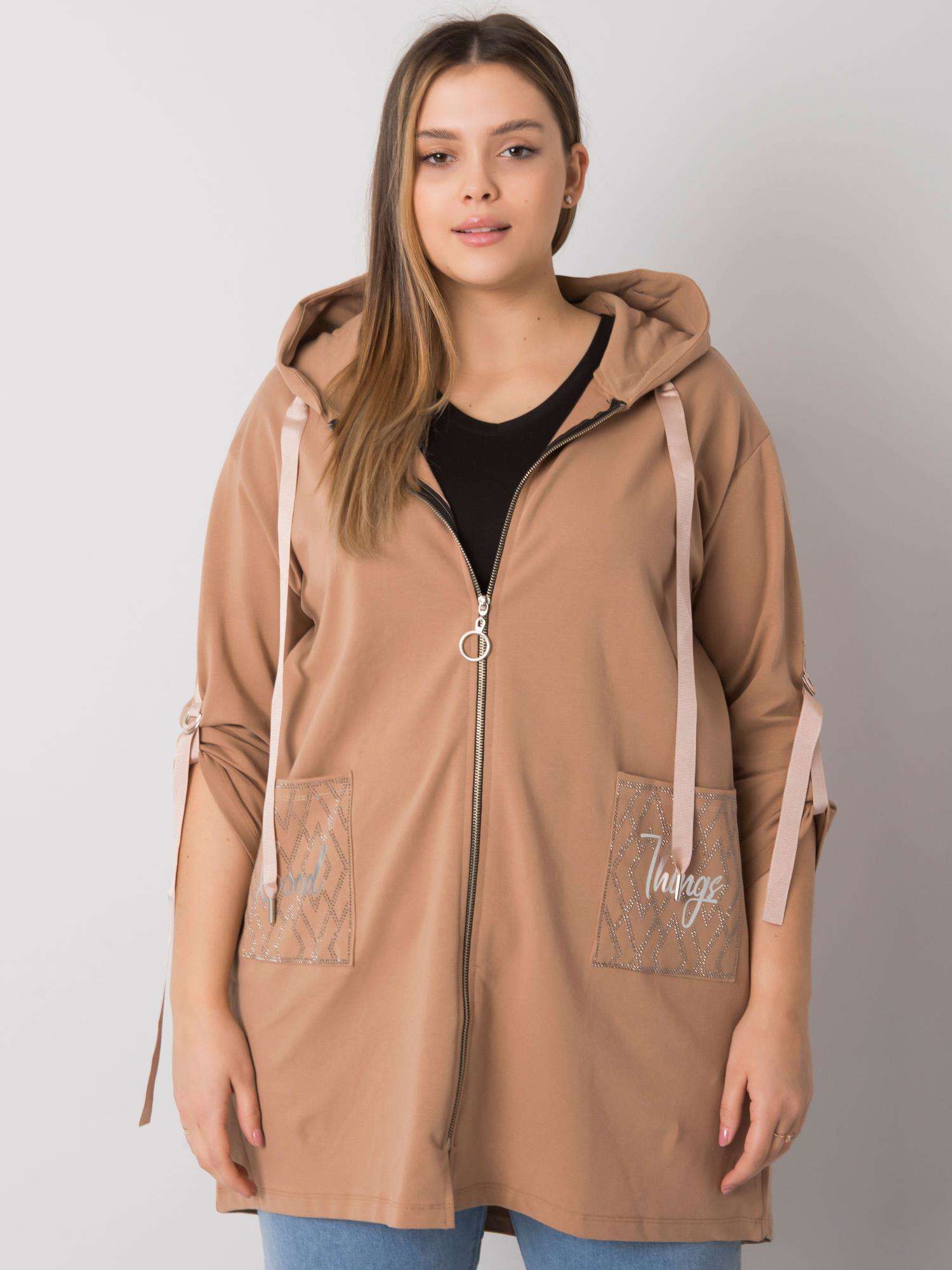 SVĚTLE HNĚDÁ DÁMSKÁ MIKINA NA ZIP S KAPSAMI RV-BL-6795.84-CAMEL Velikost: ONE SIZE