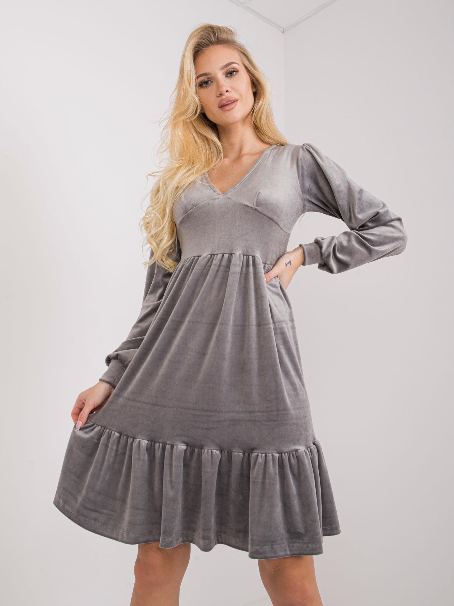 SVĚTLE ŠEDÉ SAMETOVÉ ŠATY S VOLÁNEM FA-SK-7530.84P-GRAY Velikost: ONE SIZE