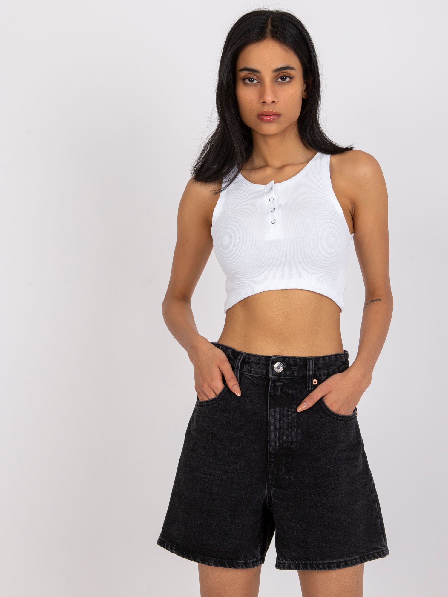 BÍLÝ CROP TOP S KNOFLÍČKY RILEY RV-TP-7528.11X-WHITE Velikost: M