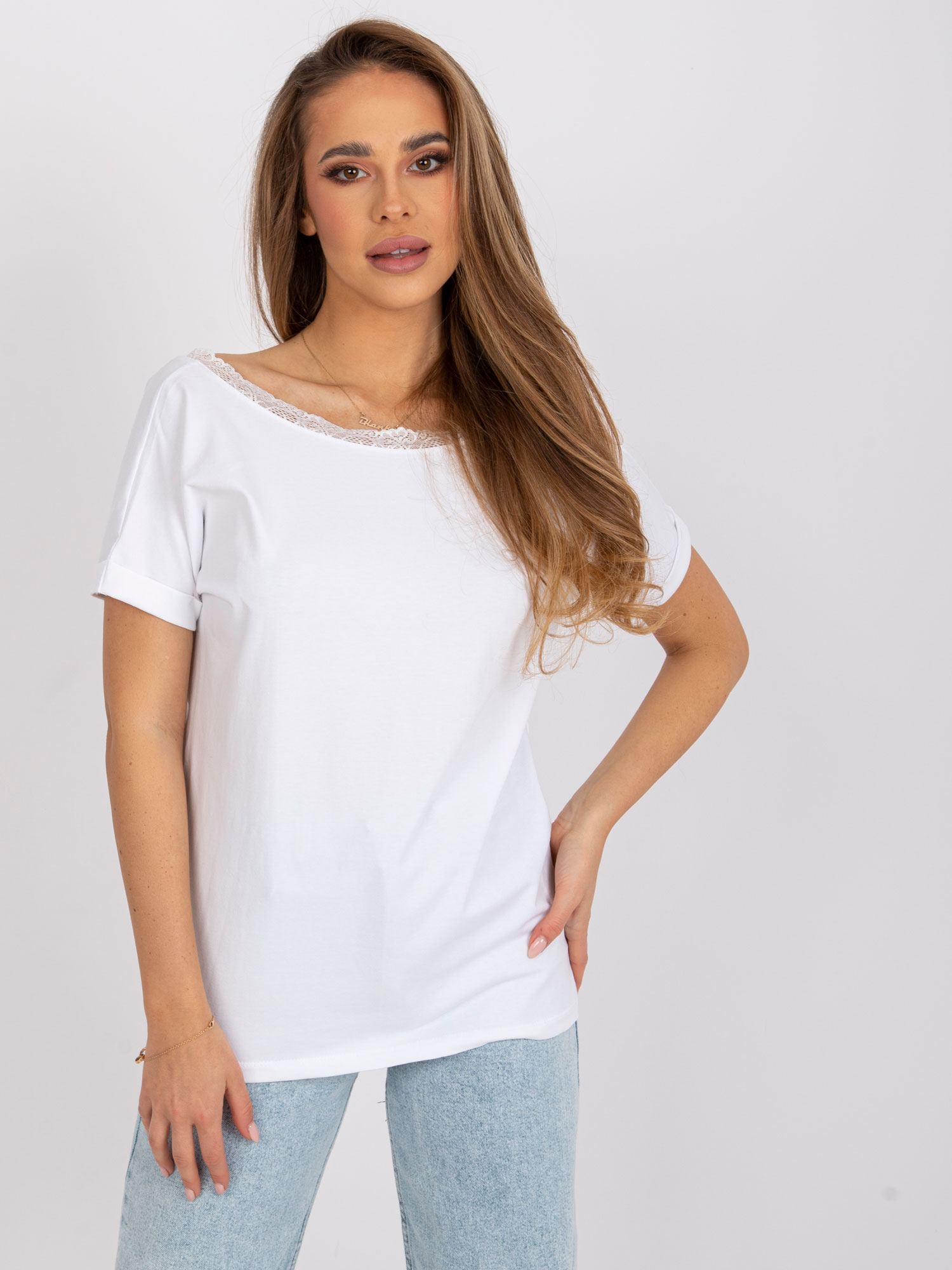 BÍLÉ KLASICKÉ TRIČKO SALMA ZDOBENÉ KRAJKOU -RV-BZ-7544.00-WHITE Velikost: XL