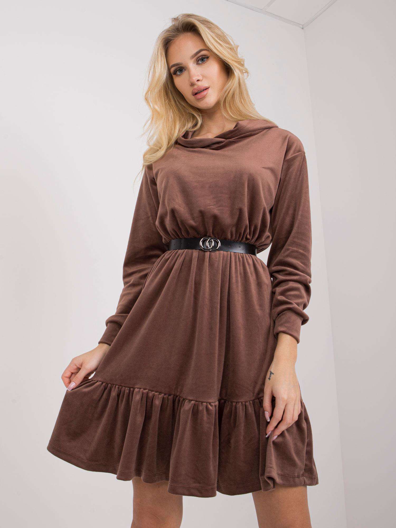 HNĚDÉ VELUROVÉ ŠATY S KAPUCÍ FA-SK-7563.11P-BROWN Velikost: ONE SIZE