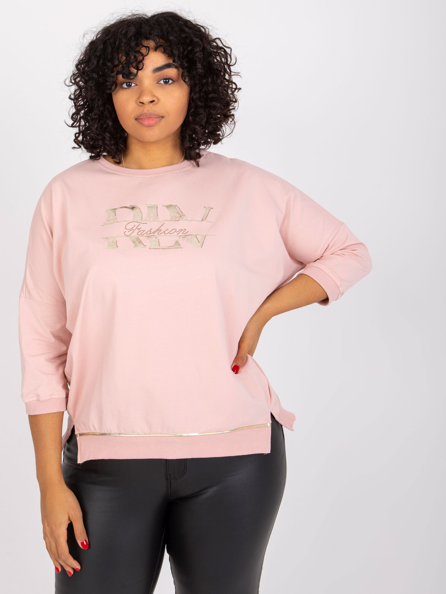 PUDROVÉ TRIČKO CORDELIA S POTISKEM "FLV FASHION" -RV-BZ-7504.81P-POWDER PINK Velikost: ONE SIZE