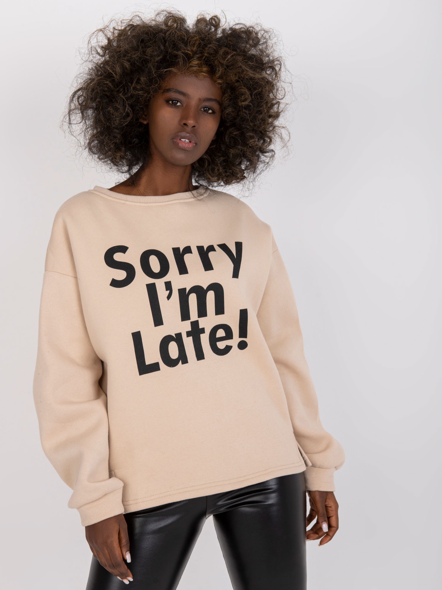 BÉŽOVÁ MIKINA FRANCISCO S NÁPISEM "SORRY I´M LATE" -EM-BL-U624.99-BEIGE Velikost: ONE SIZE