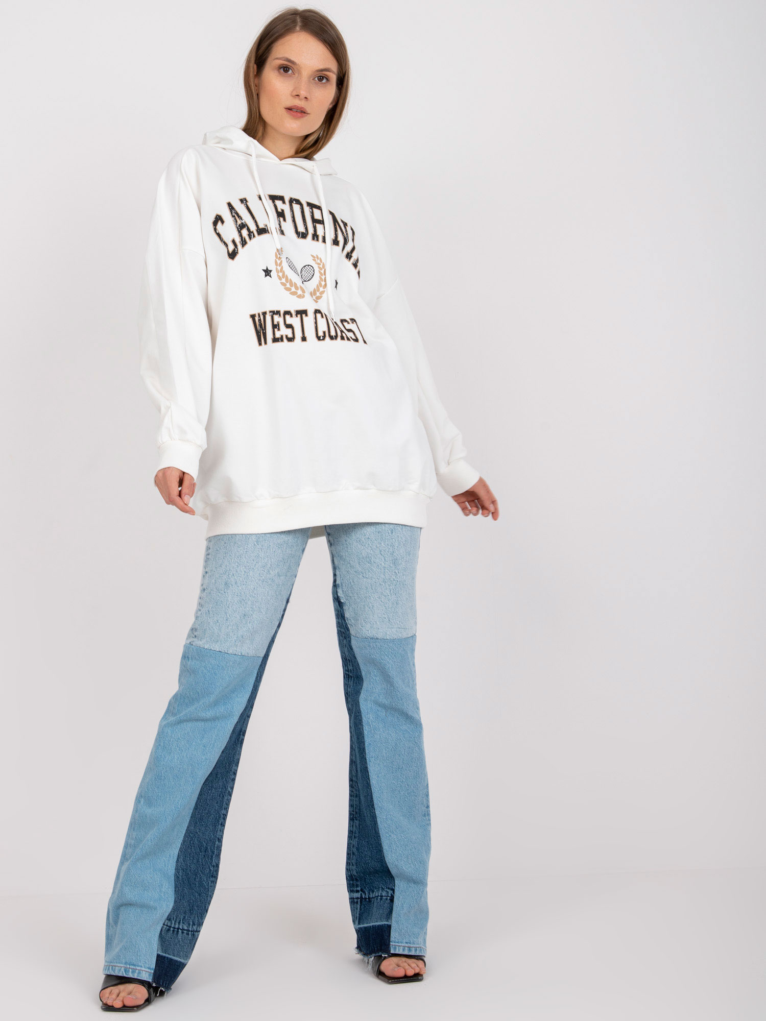 BÍLÁ DÁMSKÁ OVERSIZE MIKINA S POTISKEM FA-BL-7706.58-WHITE Velikost: ONE SIZE