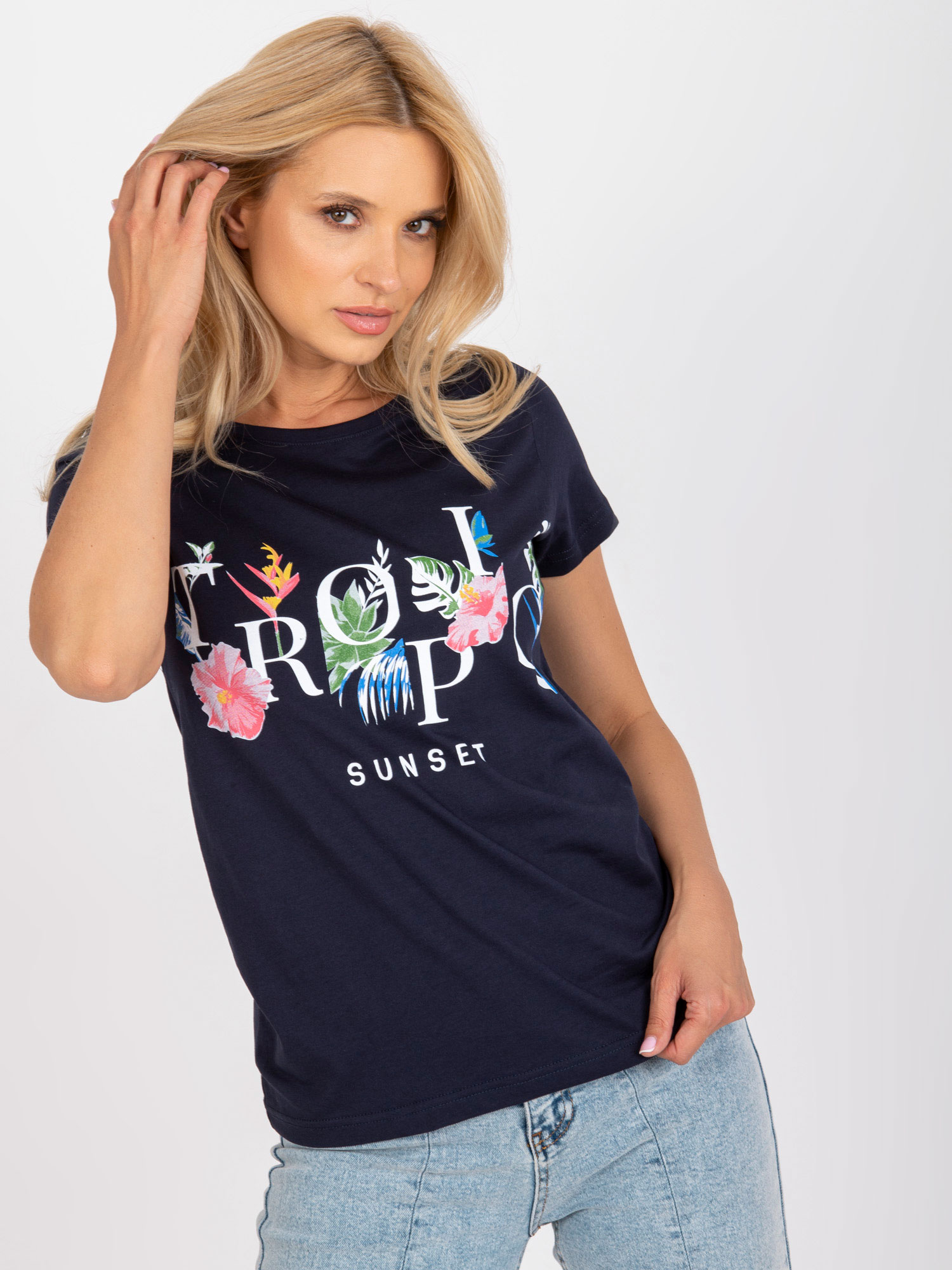 TMAVĚ MODRÉ TRIČKO S POTISKEM A NÁPISEM "TROPIC SUNSET" -BR-TS-8137-NAVY Velikost: S