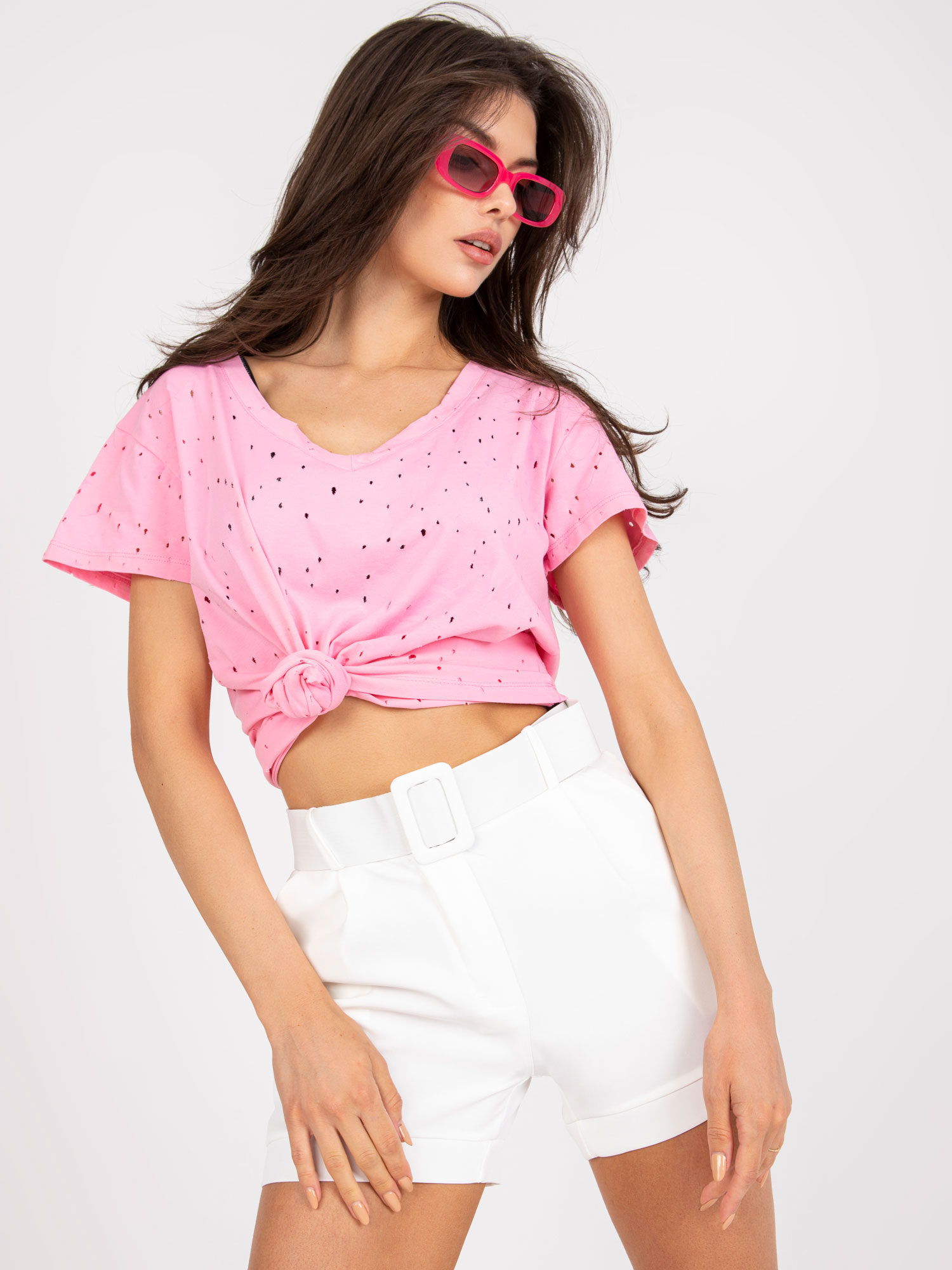 RŮŽOVÉ TRIČKO S EFEKTNÍM DĚROVÁNÍM -FA-TS-6967.77P-PINK Velikost: ONE SIZE