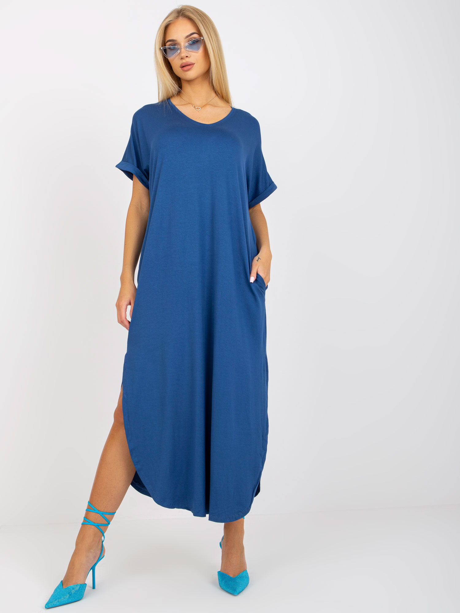 TMAVĚ MODRÉ BAVLNĚNÉ OVERSIZE ŠATY S ROZPARKY -TW-SK-OB031.11-DARK BLUE Velikost: M