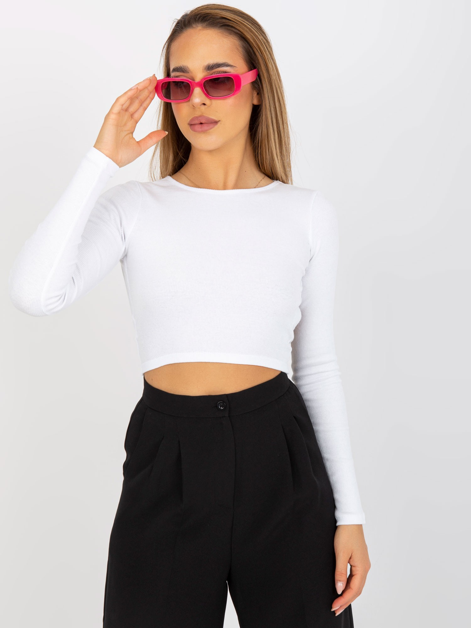 Bílý crop top s holými zády (Velikost S)