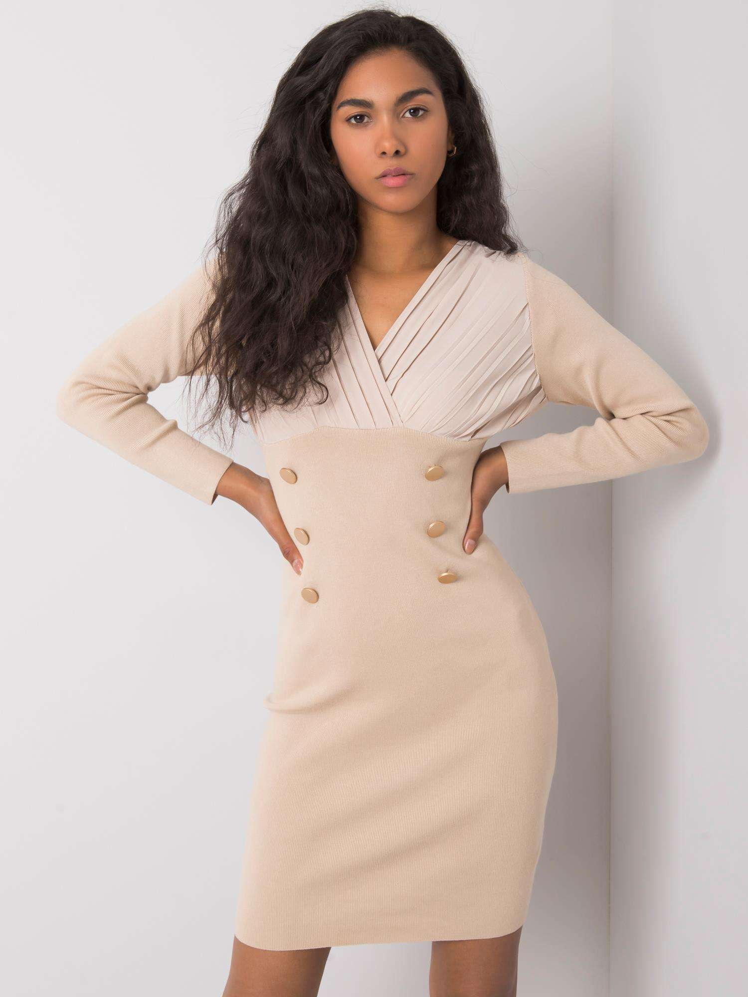 Béžové elegantní přiléhavé šaty EM-SK-J50027.63P-beige Velikost: S/M