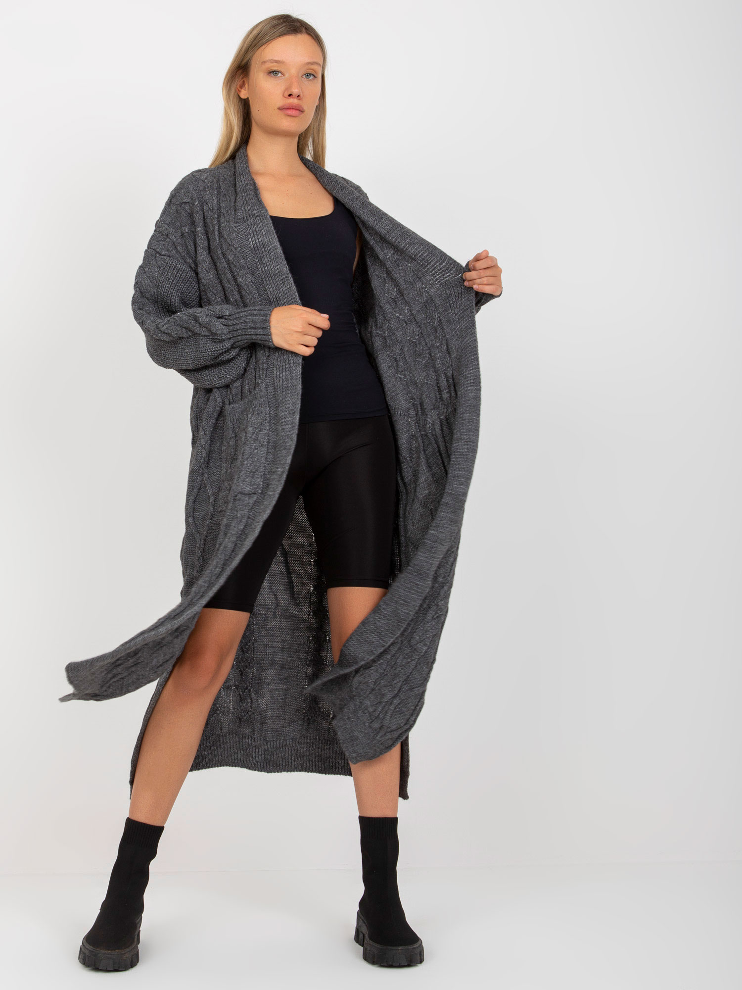 TMAVĚ ŠEDÝ MAXI KARDIGAN S KAPSAMI -LC-SW-8032.34P-DARK GREY Velikost: ONE SIZE