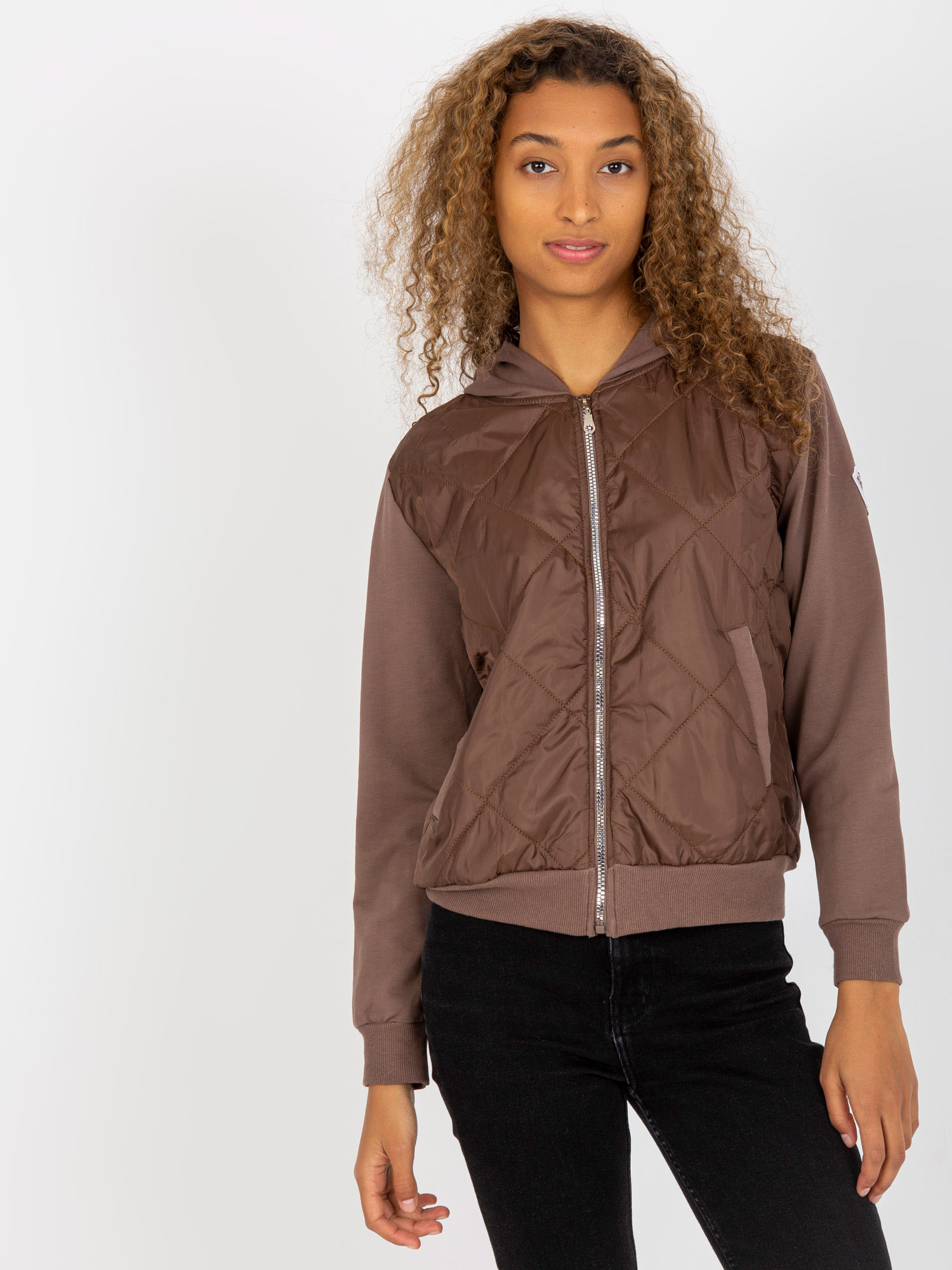 HNĚDÁ PROŠÍVANÁ BOMBER MIKINA -RV-BL-8226.11X-BROWN Velikost: S/M