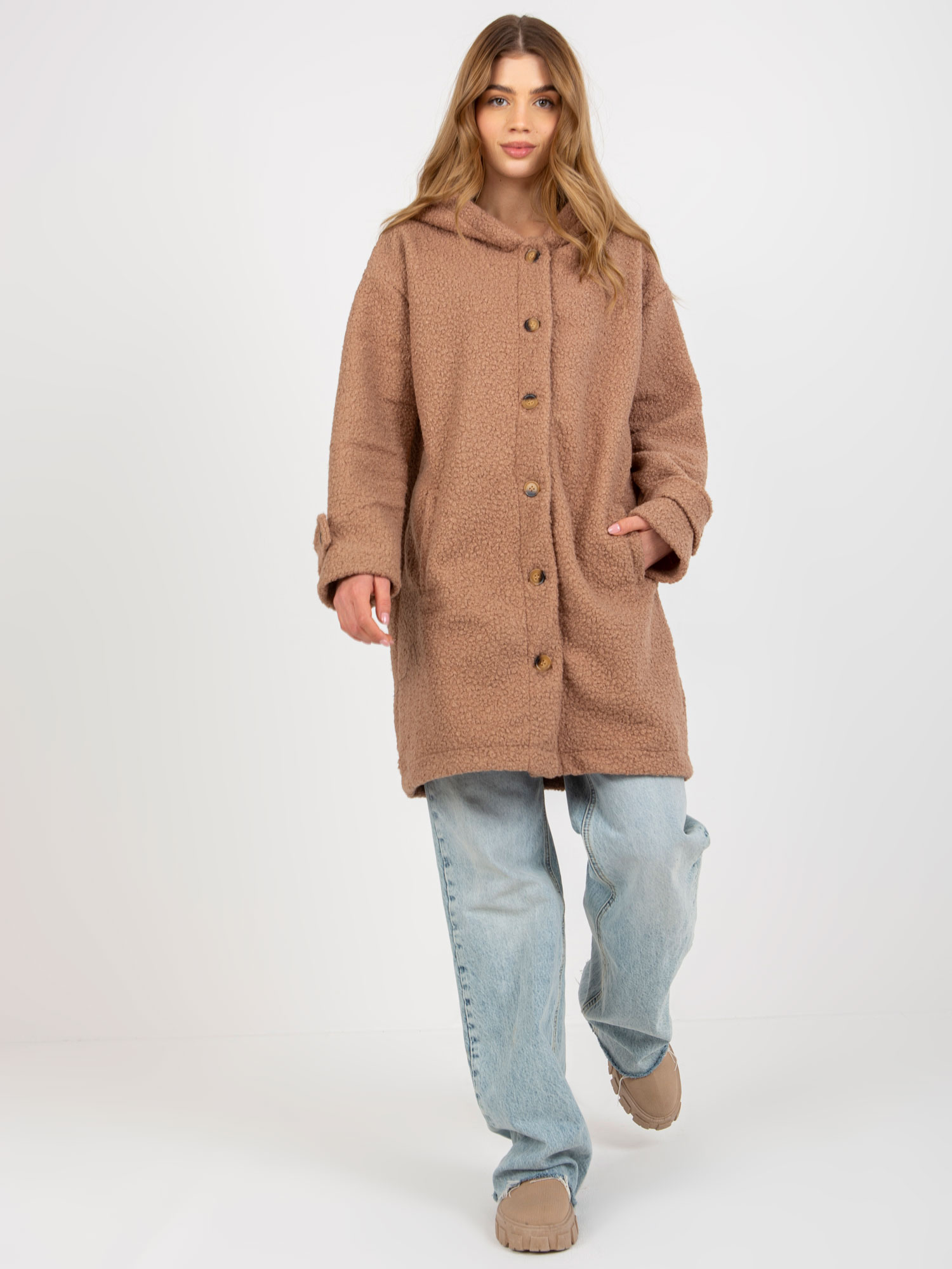 TMAVĚ BÉŽOVÝ TEDDY KABÁT NA KNOFLÍKY RV-PL-8449.98P-DARK BEIGE Velikost: S/M