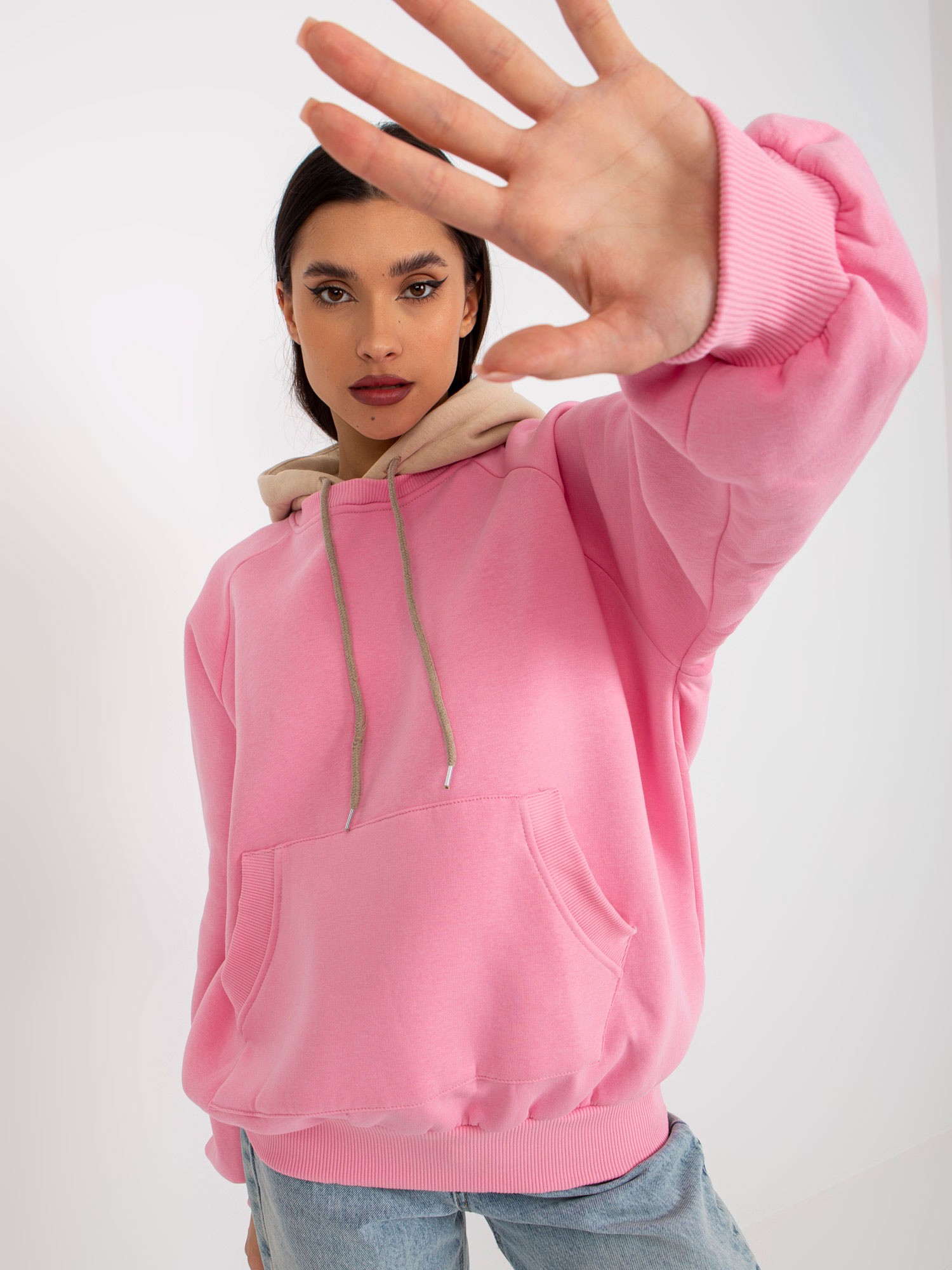 RŮŽOVÁ OVERSIZE MIKINA S BÉŽOVOU KAPUCÍ -EM-BL-696.68-PINK Velikost: ONE SIZE