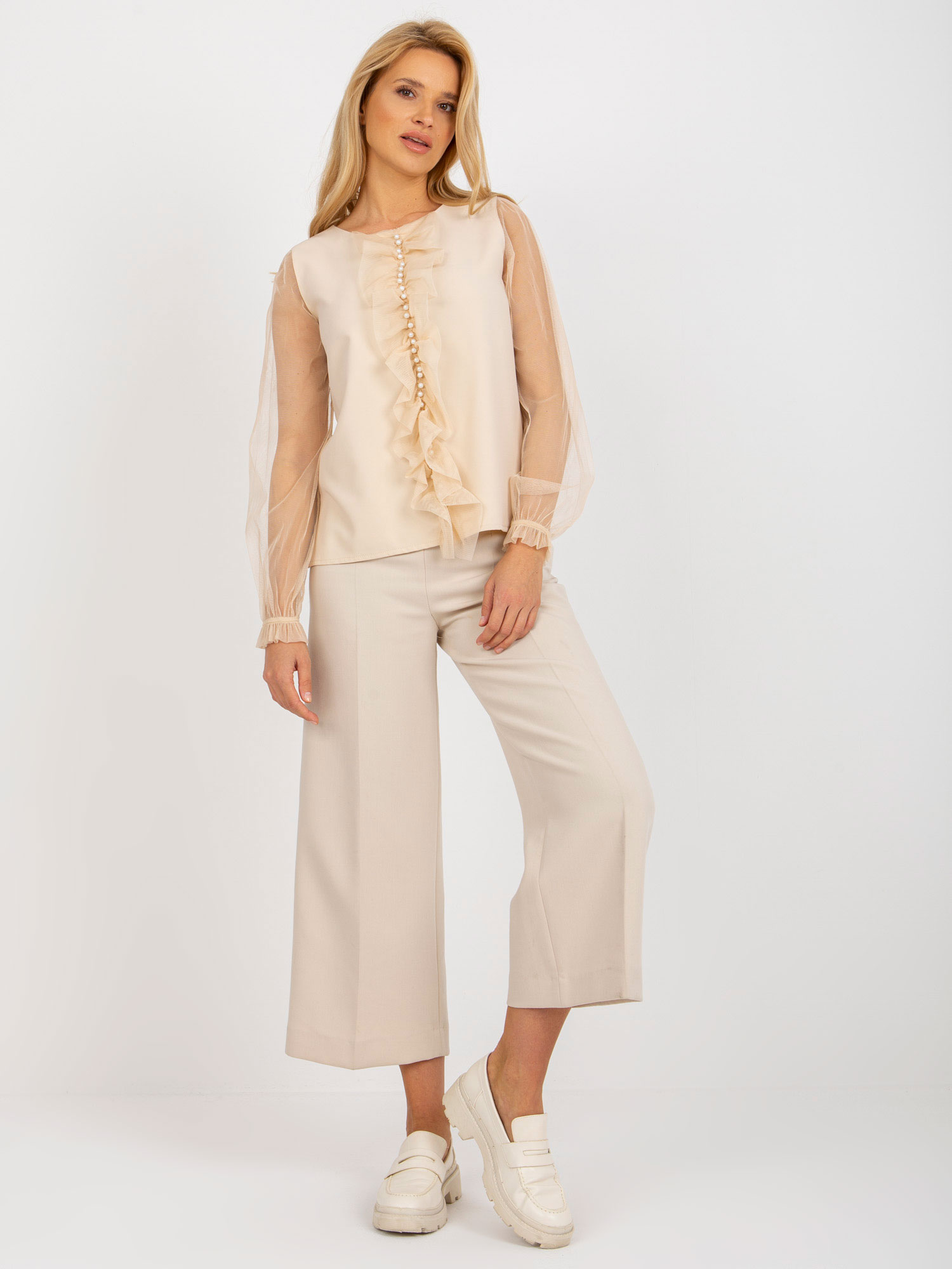 BÉŽOVÁ HALENKA S APLIKACÍ A PRŮHLEDNÝMI RUKÁVY LK-BZ-506695.22P-BEIGE Velikost: 40