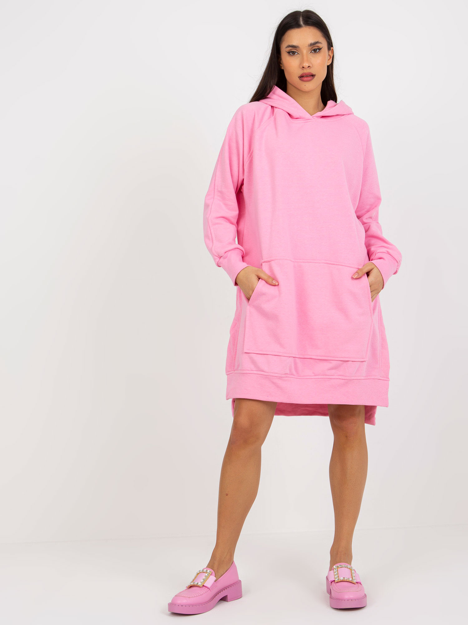 RŮŽOVÉ DLOUHÉ MIKINOVÉ ŠATY S KAPUCÍ EM-BL-738.07X-PINK Velikost: ONE SIZE