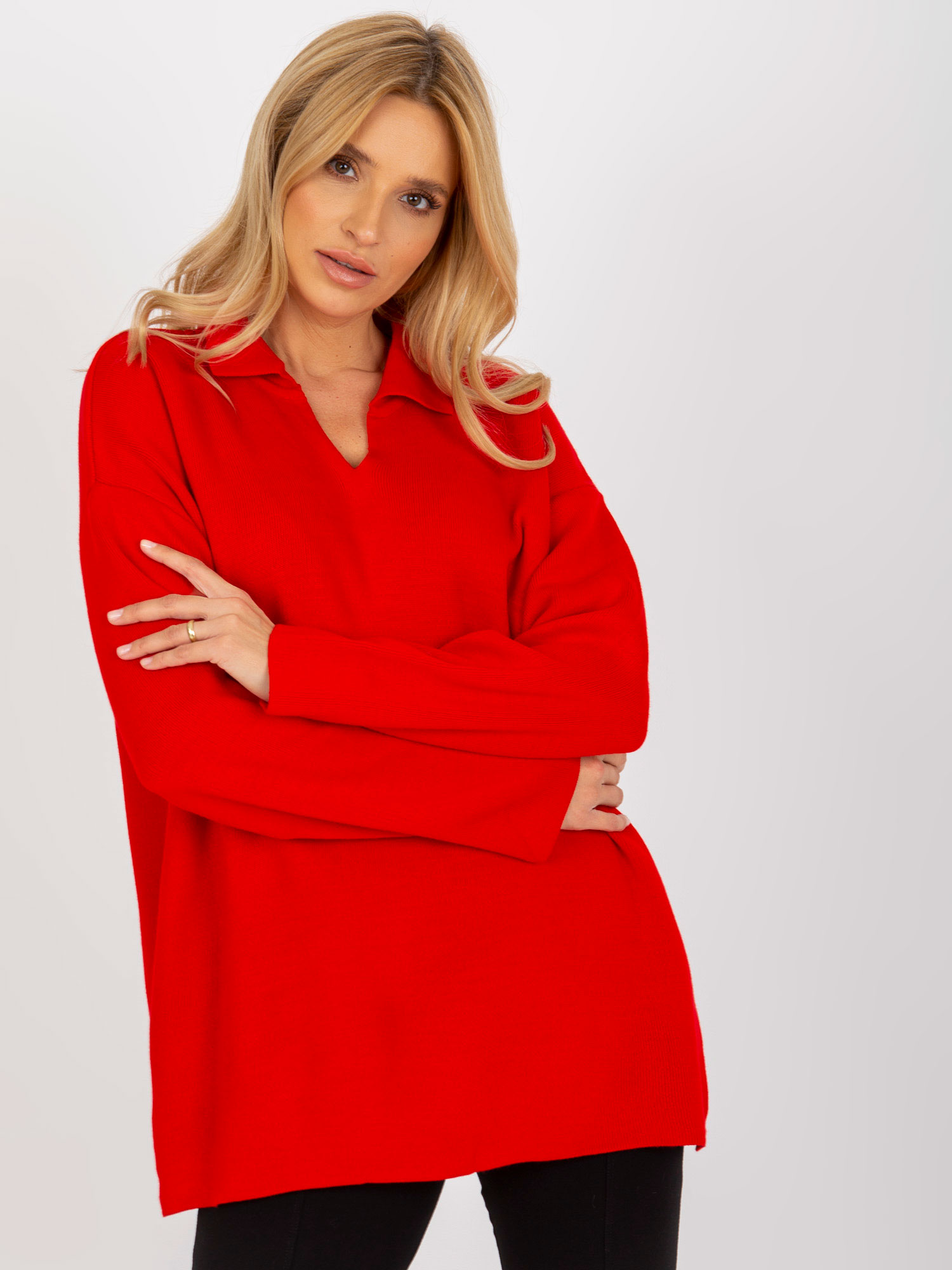 ČERVENÝ JEDNOBAREVNÝ VOLNÝ SVETR LC-SW-2261.00P-RED Velikost: ONE SIZE