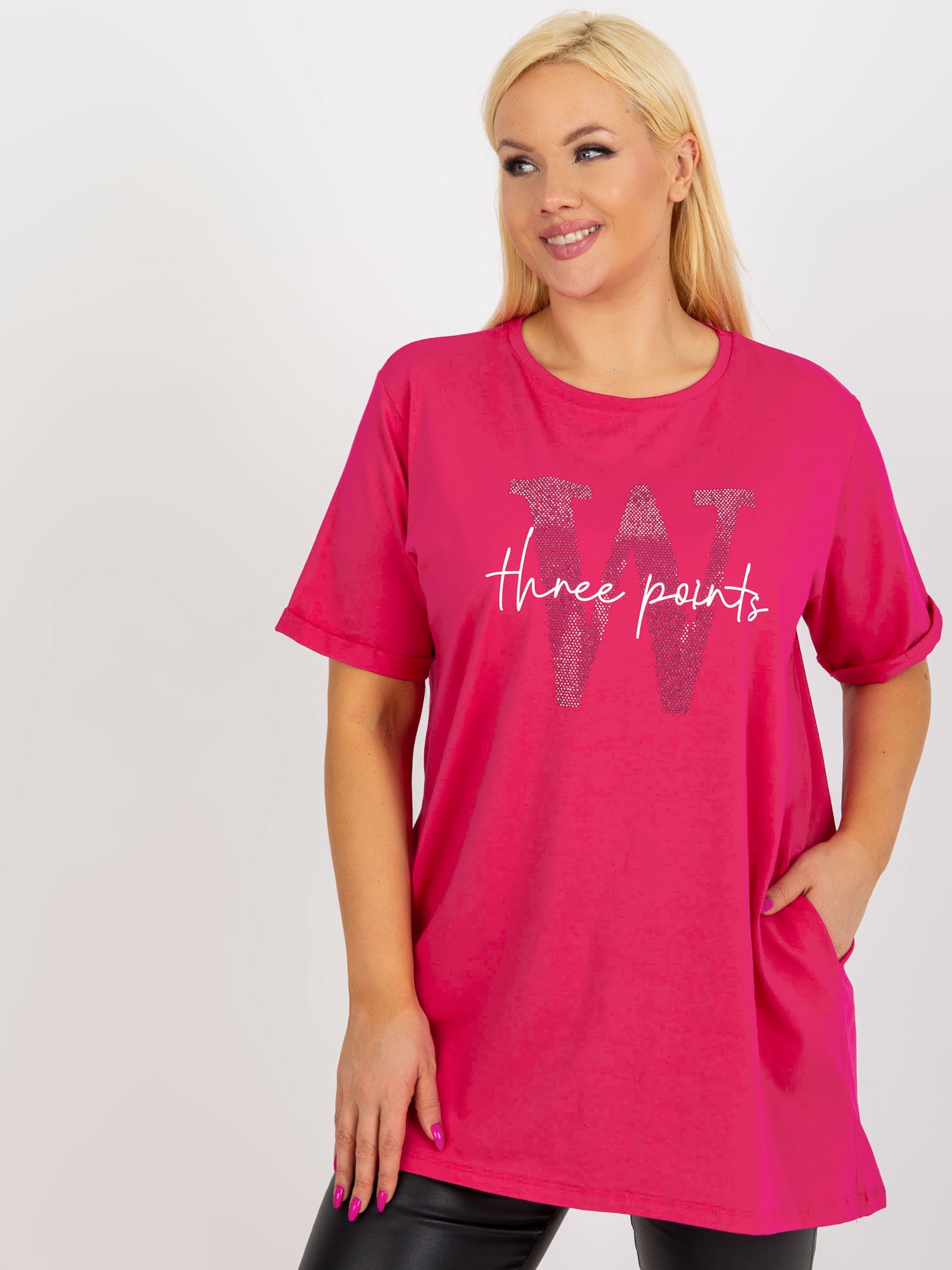 TMAVĚ RŮŽOVÁ DLOUHÁ TUNIKA S POTISKEM A KAPSAMI RV-BZ-7866.30-DARK PINK Velikost: ONE SIZE