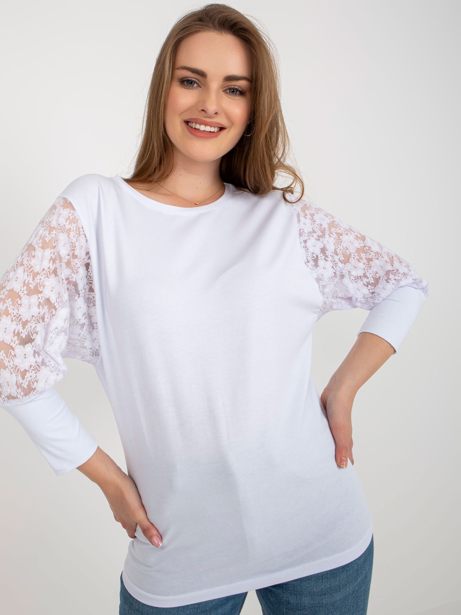 BÍLÁ HALENKA S KRAJKOVÝMI RUKÁVY RV-BZ-7551-1.51-WHITE Velikost: XL