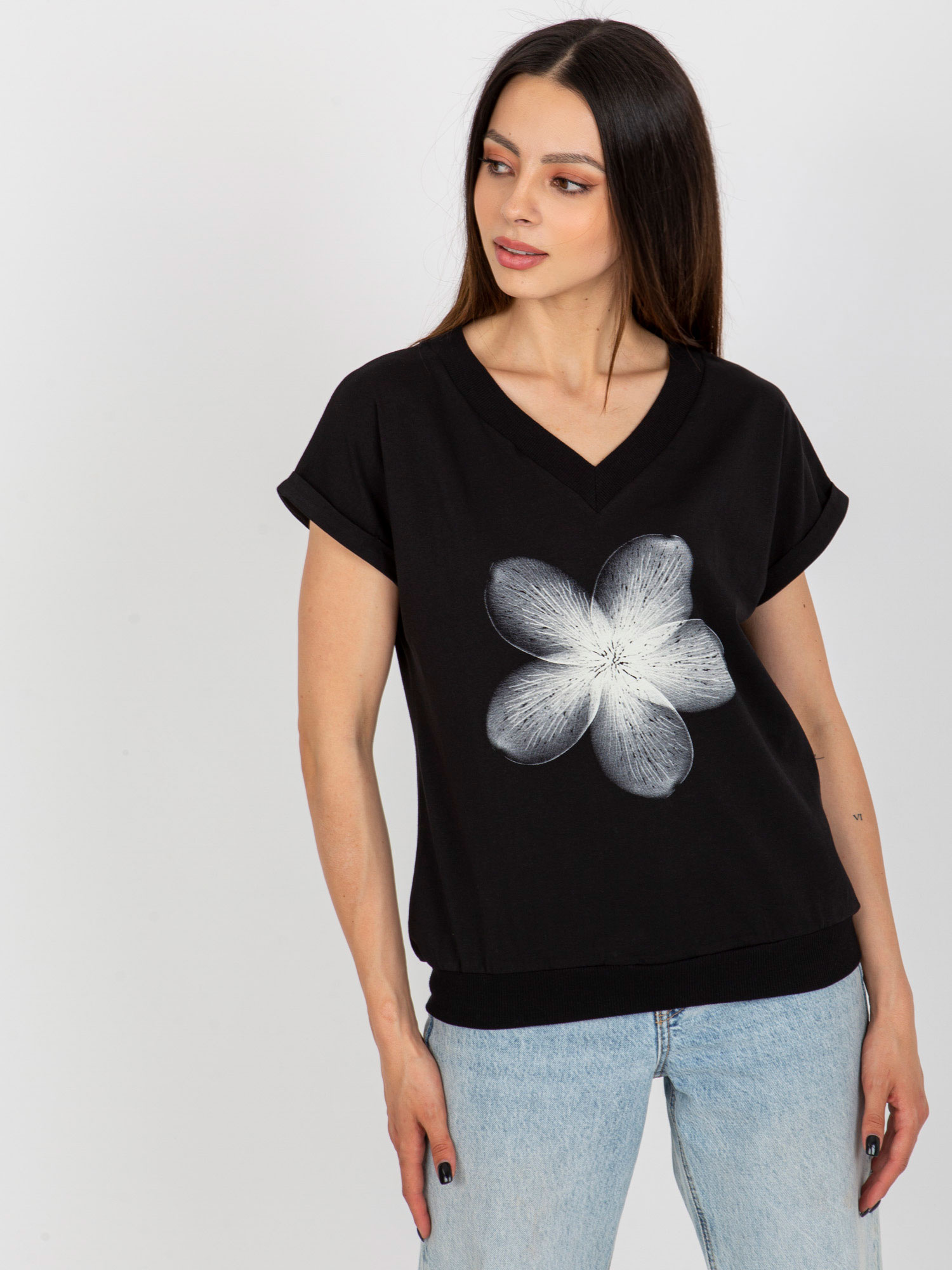 Černé tričko s potiskem květiny (Velikost L/XL)