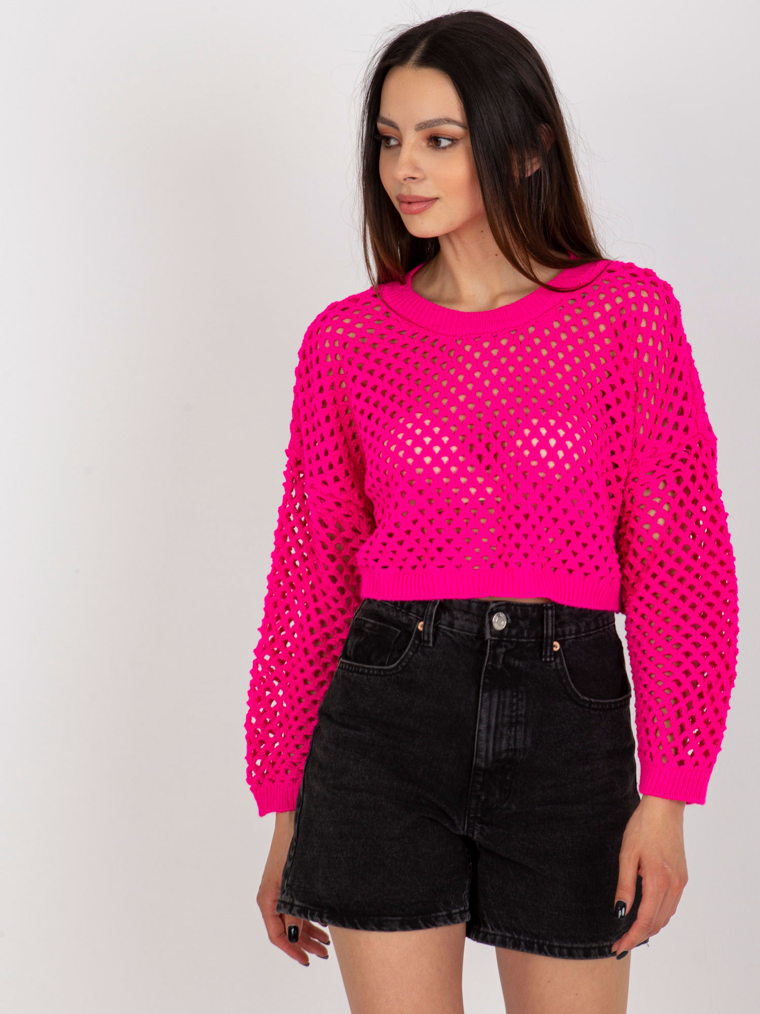 NEONOVĚ RŮŽOVÝ HÁČKOVANÝ CROP SVETR BA-SW-9008.35P-FLUO PINK Velikost: ONE SIZE