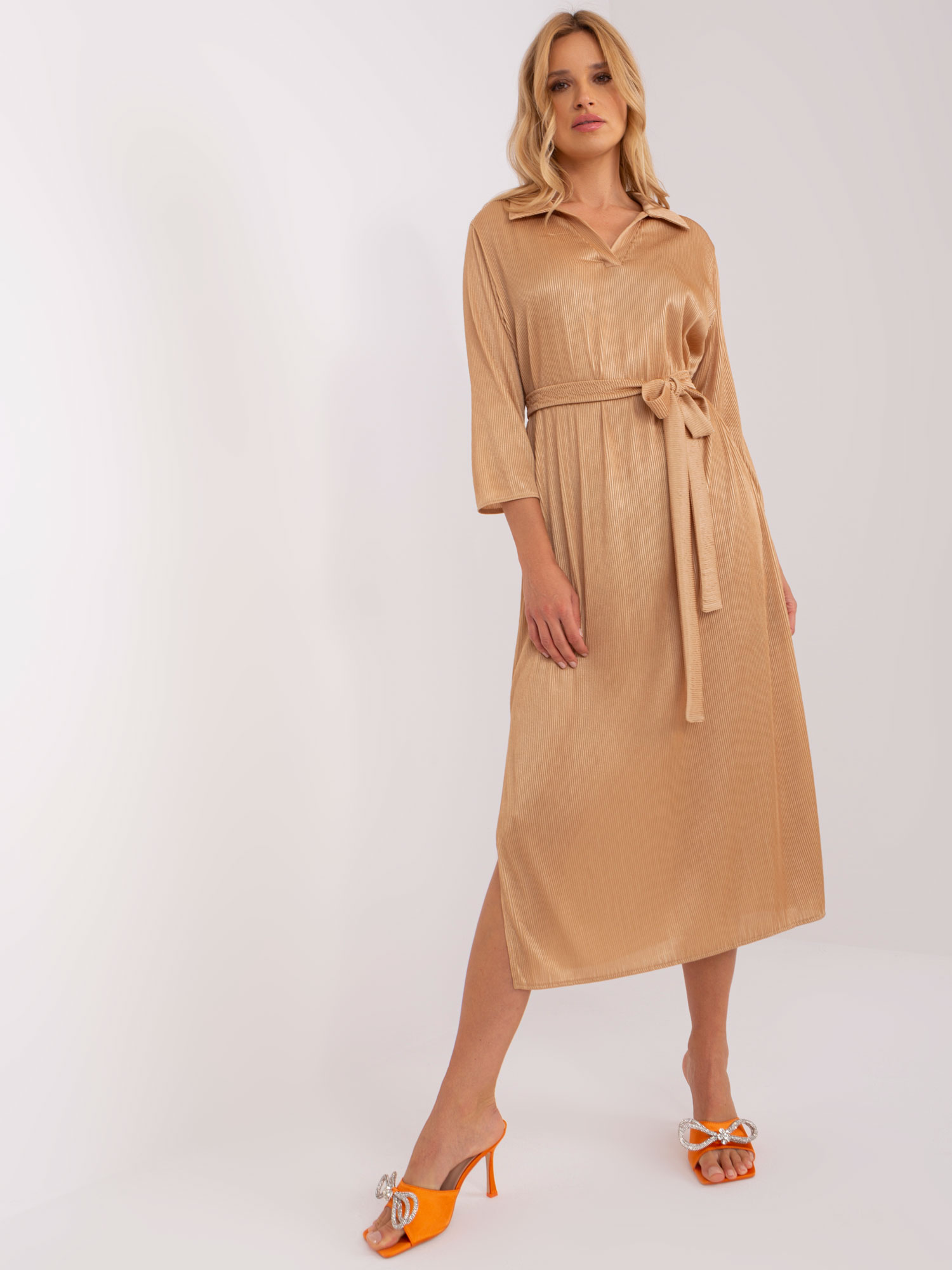 HNĚDÉ MIDI ŠATY S PÁSKEM -LK-SK-509348.04-CAMEL Velikost: M