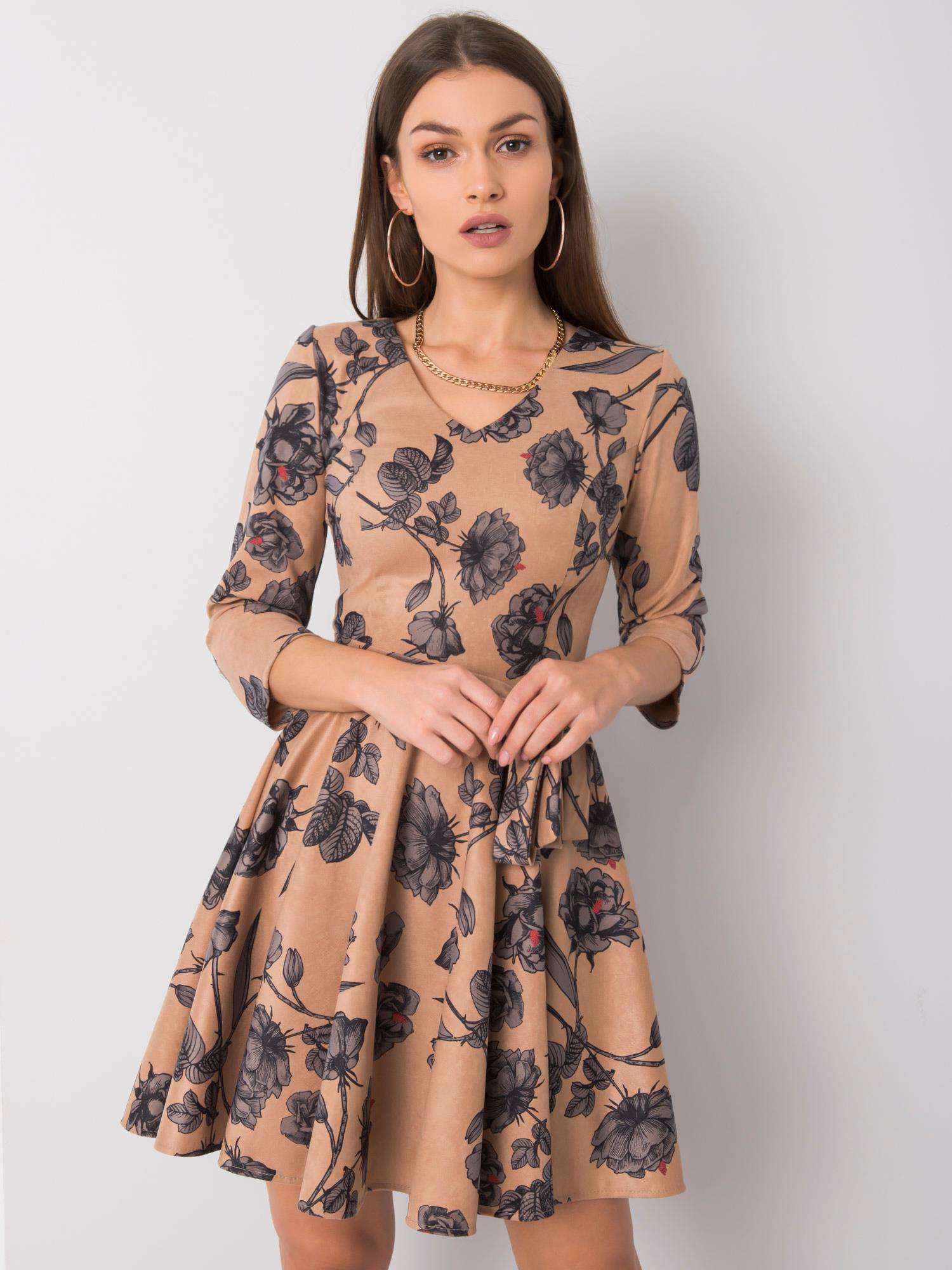 Béžové šaty s šedými růžemi LK-SK-508307.46P-beżige Velikost: 42
