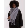 Šedá šála s třásněmi