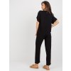 Černá souprava kalhot a trička s krátkým rukávem