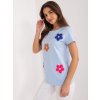 Světle modré tričko s květinovou aplikací