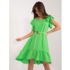 Světle zelené volánové šaty s páskem a květinou
