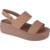 Béžové sandály na platformě Crocs Brooklyn Low Wedge