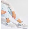 Dámské šedé sneakersy s ukrytým klínkem