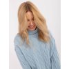 Světle modrý copánkový svetr s rolákem