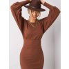 Hnědé přiléhavé šaty s balonovými rukávy