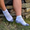 Bílo-šedé sportovní ponožky z merino vlny
