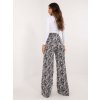 Dámský komplet - bílý crop top a vzorované kalhoty