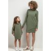 Tmavě zelené dívčí mikinové šaty máma a dcera s rolákem (Rozmiar 98)