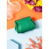 Stylová zelená kožená peněženka s retro sponou N085