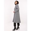 Šedý dámský kabát s ramenními vycpávkami